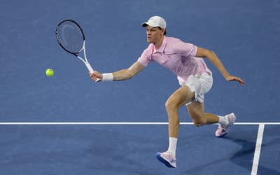 Sinner bate recorde de Djokovic e avança às oitavas do Miami Open