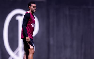 Com 'casca' de campeão, Matheuzinho prega humildade contra o Barra: 'Pés no chão'