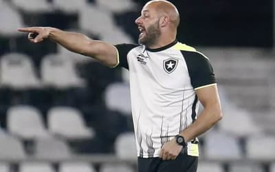 Botafogo encaminha contratação do treinador Franclim Carvalho