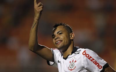 Campeão pelo Corinthians, Dentinho fecha com canal e estreia como comentarista