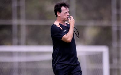 Corinthians se reapresenta e treina de olho no duelo contra o Vitória