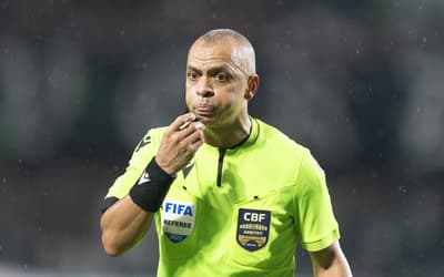 Fifa convoca três árbitros brasileiros para a Copa do Mundo, e web reage