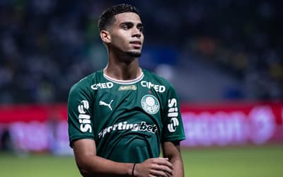 Arthur fala sobre escolha de Abel na esquerda e opina sobre pênalti do Palmeiras: 'Não foi cavado'
