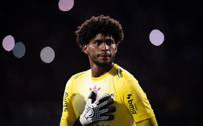 Corinthians consegue efeito suspensivo e terá Hugo Souza contra o Vitória