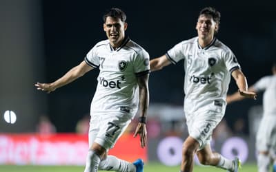 MELHORES MOMENTOS: Botafogo cala São Januário, vira sobre o Vasco e vence clássico com golaço no fim