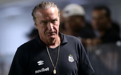 Cuca comenta expulsão e celebra melhora ofensiva do Santos: 'Era dia de vencer'