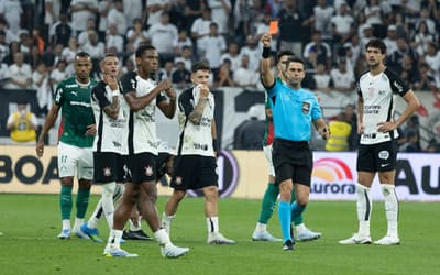 Jogador expulso após gesto em Corinthians x Palmeiras irrita torcedores: 'Não aprendem'
