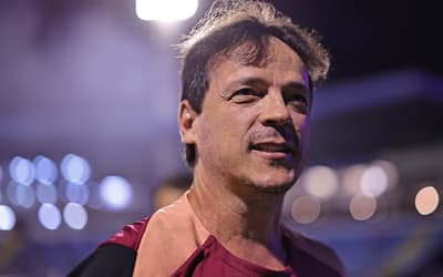 A nova face de Diniz: com defesa sólida, técnico do Corinthians reencontra o Vasco