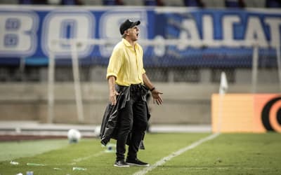 Torcedores do Vasco homenageiam Renato Gaúcho após perder irmã