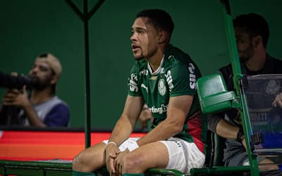 Vitor Roque tem cirurgia marcada, e Palmeiras mantém otimismo sobre prazo de retorno