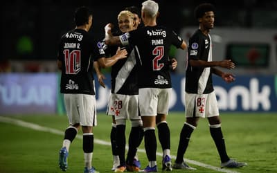 Jogador do Vasco é eleito pela torcida como o melhor em campo: 'Pedindo passagem'