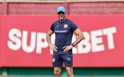Zubeldía mantém escalação base para Fluminense x Flamengo