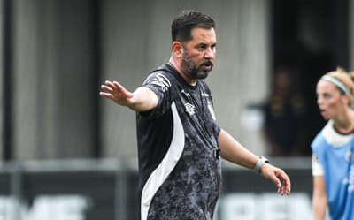 Técnico do Santos, Caio Couto vê margem de evolução no Brasileirão Feminino: 'Estamos longe do topo da montanha'
