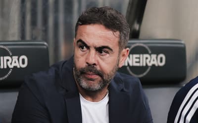 Bastidores de vitória do Cruzeiro mostram discurso de Artur Jorge