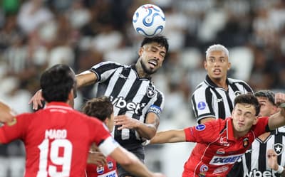 Barboza fala de interferência externa em momento do Botafogo: 'É difícil'