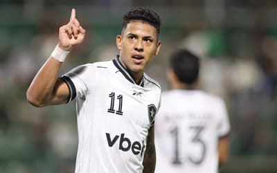 Matheus Martins celebra vitória do Botafogo e vê equipe em 'crescente' com Franclim