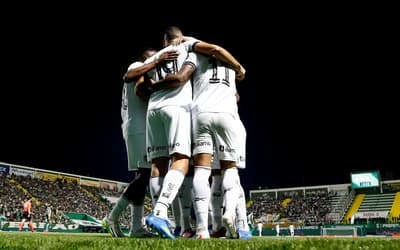 Botafogo atropela no primeiro tempo e goleia a Chapecoense fora de casa