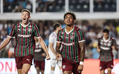 Herói do Fluminense, John Kennedy passa mal e vomita no gramado após jogo contra o Santos