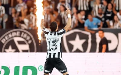 Melhores Momentos: Alex Telles marca no fim, e Botafogo vence a Chapecoense pela Copa do Brasil