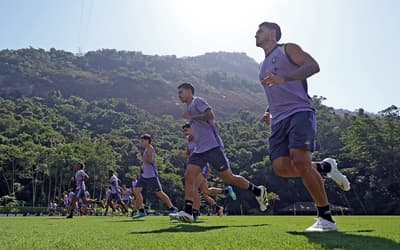 Santo Rodríguez (centro) volta a ser relacionado pelo Botafogo (Foto: Vítor Silva/Botafogo)