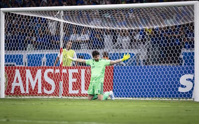Otávio bate marca de ídolo do Cruzeiro na Libertadores