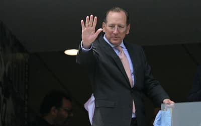 John Textor admite possibilidade de deixar o Botafogo e ataca Eagle: 'Chega'