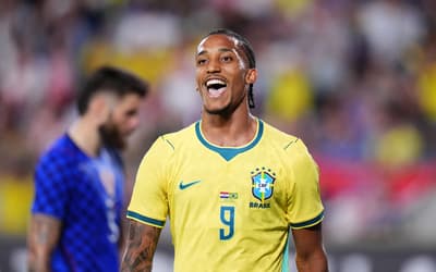 João Pedro aceita camisa 9 da Seleção, mas avisa: 'Comparar com Ronaldo é impossível'