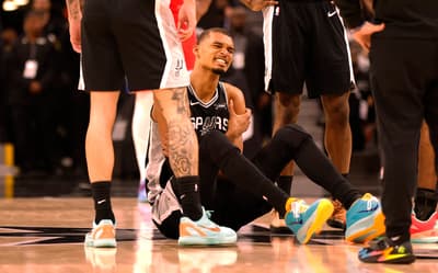 Wembanyama se lesiona e deixa a quadra em vitória do Spurs sobre o Sixers