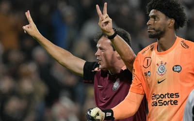 Análise: Diniz estreia no Corinthians com ajustes táticos e sinal positivo para Garro