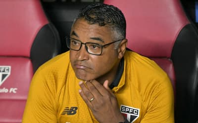 Atitude da torcida do São Paulo com Roger Machado repercute: 'Vergonha'