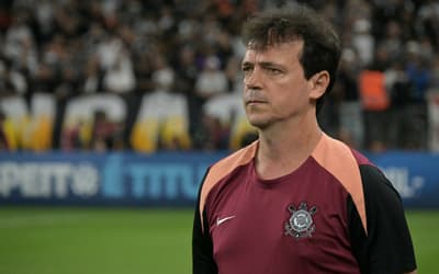 Diniz exalta postura do Corinthians e conexão com torcida: 'Muito bom estar aqui'