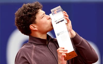 Algoz de João Fonseca, Ben Shelton domina o saibro e é campeão em Munique