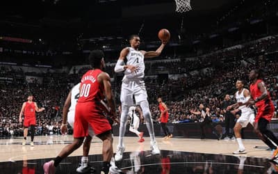 Blazers, de Tiago Splitter, perdem para os Spurs e se despedem nos playoffs da NBA