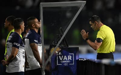 Comentarista analisa polêmica em Vasco x Audax Italiano: 'Circunstância'