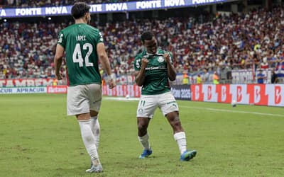 Palmeiras vence o Bahia na Fonte Nova e dispara na liderança do Brasileirão; veja os gols