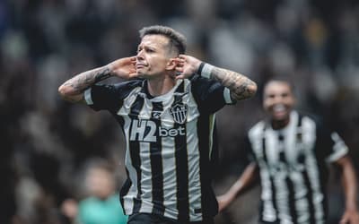 Após gesto polêmico, Bernard pede desculpas à torcida do Atlético-MG: 'Não vai acontecer novamente'