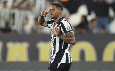 Júnior Santos assume a histórica camisa 7 do Botafogo
