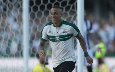 Coritiba aproveita erros defensivos do Atlético-MG e volta a vencer no Brasileirão