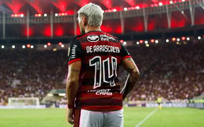 Por Oscar, Arrascaeta fará jogo 291 com a camisa 14 no Flamengo