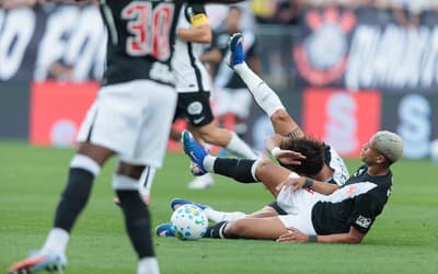 Torcedores se revoltam com expulsão em Corinthians x Vasco: 'Surtou'