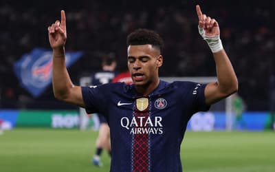 PSG domina Liverpool, vence e dá grande passo rumo à semifinal da Champions