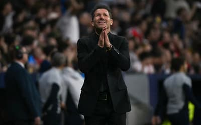 Diego Simeone durante o jogo entre Atlético de Madrid x Arsenal, pela Champions League