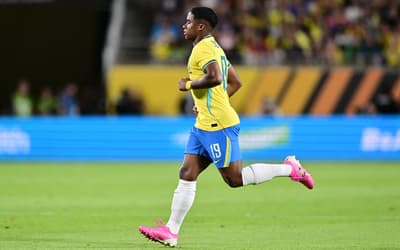 Leitura labial expõe conversa de Endrick com esposa em jogo da Seleção Brasileira