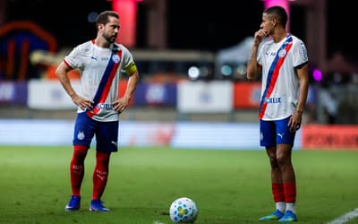 Vídeo mostra reação de Everton Ribeiro ao receber mosaico da torcida do Bahia