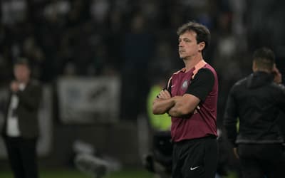 Torcedores comemoram estreia de Fernando Diniz no Corinthians: 'Respeitem'