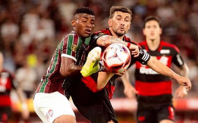 'Se fosse ao contrário, não sei se fariam o mesmo', diz torcedora após adiamento em Fluminense x Flamengo