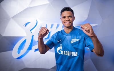 À espera da Copa, Douglas Santos atinge feito e alcança status de ídolo no Zenit