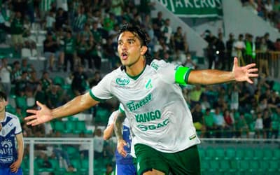 Ex-aposentado, Marcelo Moreno marca duas vezes e manda recado a técnico da Bolívia