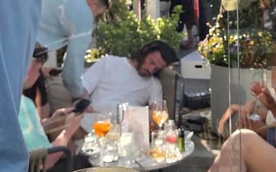 Jack Grealish é flagrado dormindo em festa, e web dispara: 'Isso é triste'