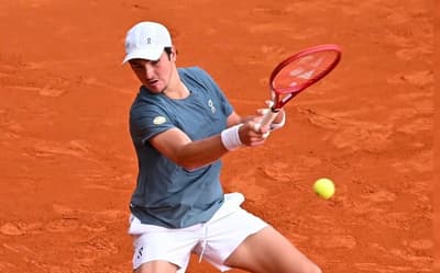 João Fonseca vence ponto espetacular contra Zverev; vídeo